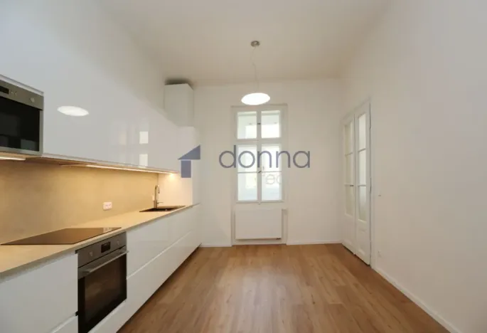 Pronájem bytu 3+1, Praha, Rumunská, 118 m2