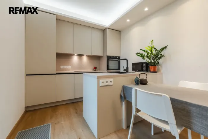 Pronájem bytu 1+kk, Praha - Libeň, U Vlachovky, 31 m2