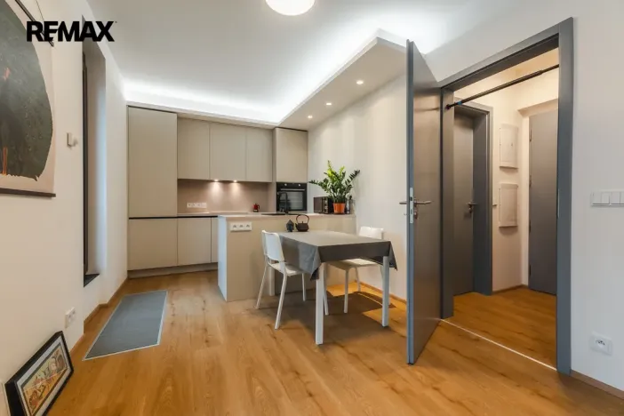Pronájem bytu 1+kk, Praha - Libeň, U Vlachovky, 31 m2