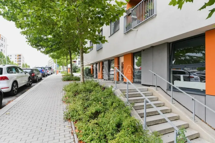 Pronájem obchodního prostoru, Praha - Uhříněves, Jindřicha Bubeníčka, 34 m2