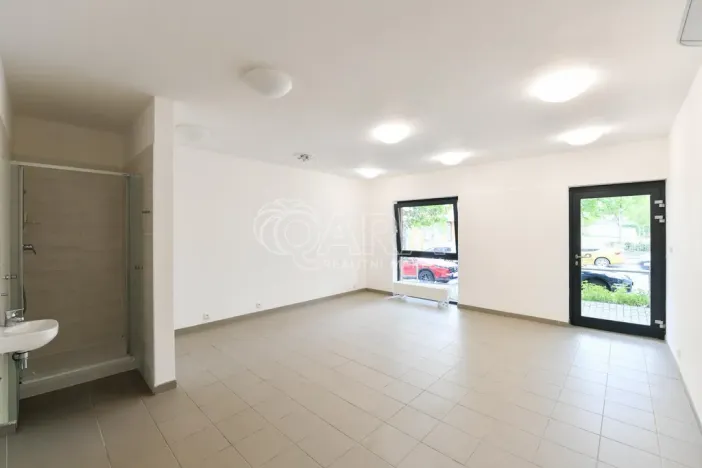 Pronájem obchodního prostoru, Praha - Uhříněves, Jindřicha Bubeníčka, 34 m2