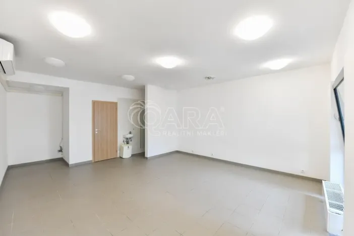 Pronájem obchodního prostoru, Praha - Uhříněves, Jindřicha Bubeníčka, 34 m2