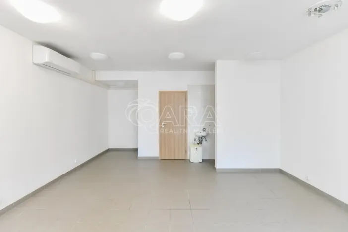 Pronájem obchodního prostoru, Praha - Uhříněves, Jindřicha Bubeníčka, 34 m2
