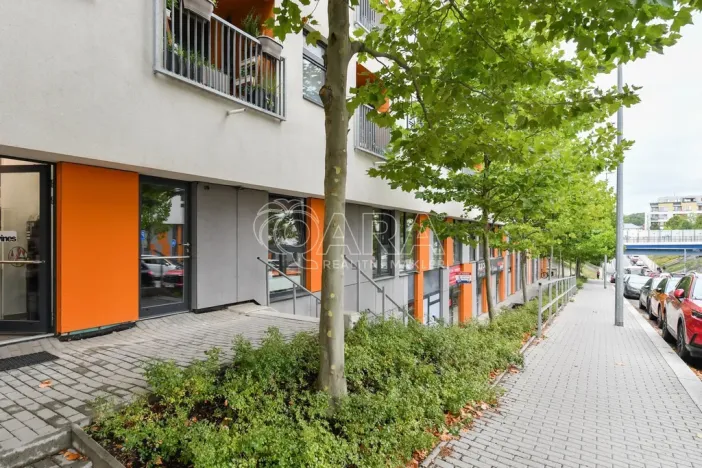 Pronájem obchodního prostoru, Praha - Uhříněves, Jindřicha Bubeníčka, 34 m2