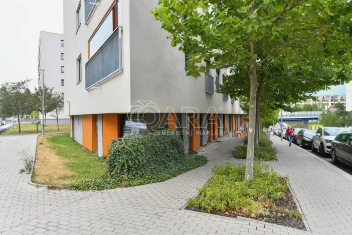 Pronájem obchodního prostoru, Praha - Uhříněves, Jindřicha Bubeníčka, 34 m2