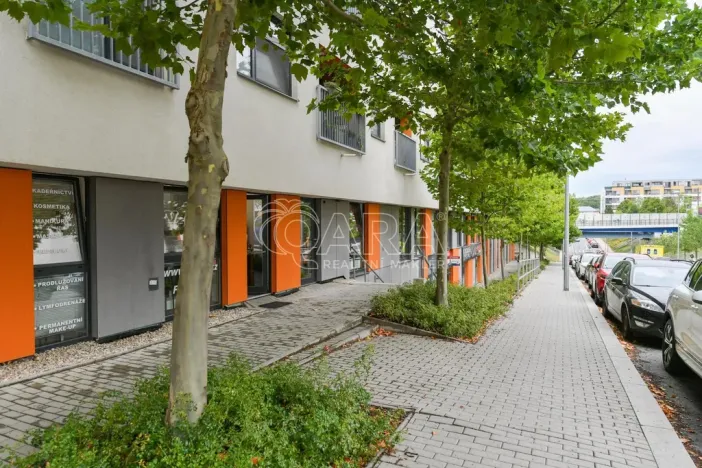 Pronájem obchodního prostoru, Praha - Uhříněves, Jindřicha Bubeníčka, 34 m2