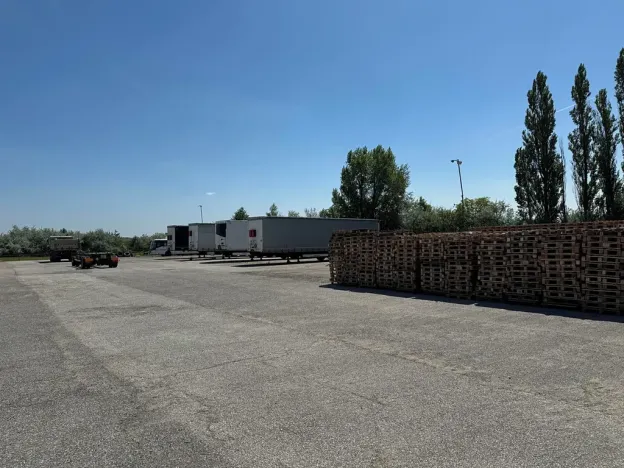 Pronájem komerčního pozemku, Holubice, 700 m2