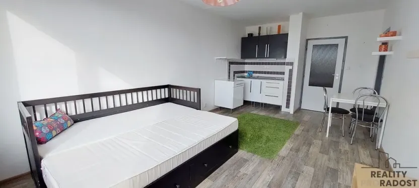 Pronájem bytu 1+kk, Praha, Pirinská, 30 m2