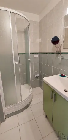 Pronájem bytu 1+kk, Praha, Pirinská, 30 m2
