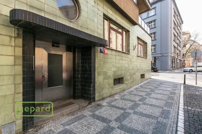 Pronájem bytu 1+kk, Praha - Holešovice, Pplk. Sochora, 41 m2