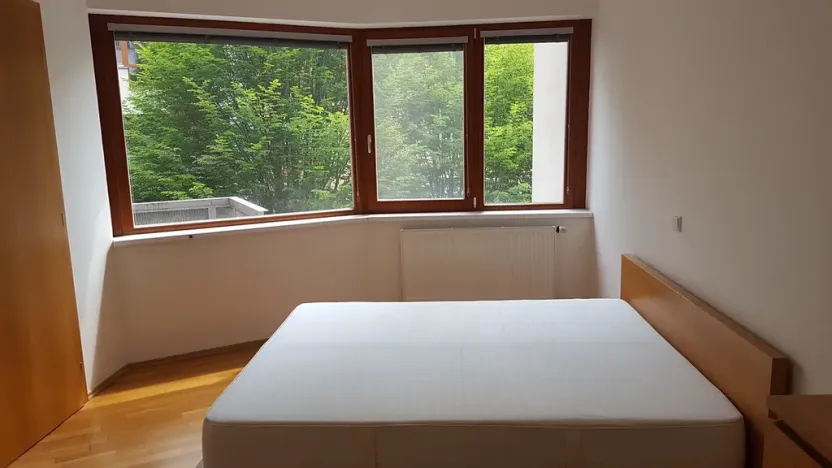 Pronájem bytu 2+kk, Praha - Podolí, Nedvědovo náměstí, 51 m2