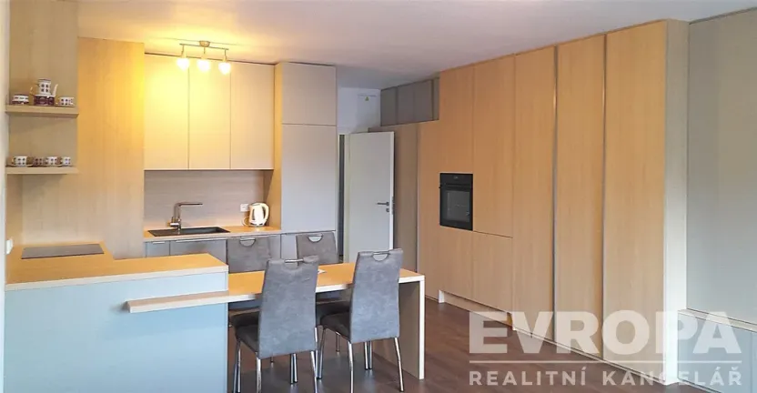 Pronájem atypického bytu, Praha, Spojovací, 49 m2