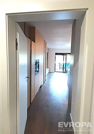 Pronájem atypického bytu, Praha, Spojovací, 49 m2