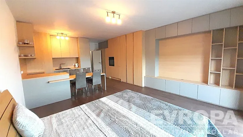 Pronájem atypického bytu, Praha, Spojovací, 49 m2