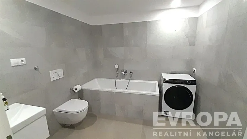Pronájem atypického bytu, Praha, Spojovací, 49 m2