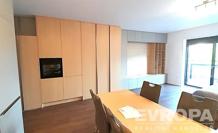 Pronájem bytu 1+kk, Praha, Spojovací, 49 m2
