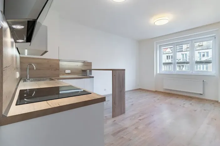 Pronájem bytu 1+kk, Praha - Košíře, Vrchlického, 31 m2