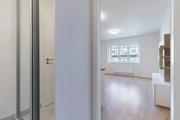 Pronájem bytu 1+kk, Praha - Košíře, Vrchlického, 31 m2