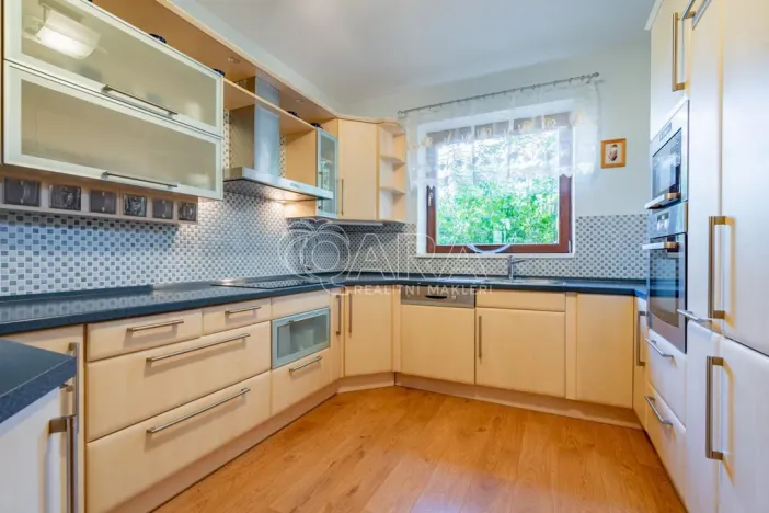 Prodej rodinného domu, Mořina, 320 m2