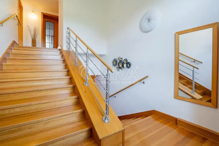 Prodej rodinného domu, Mořina, 320 m2