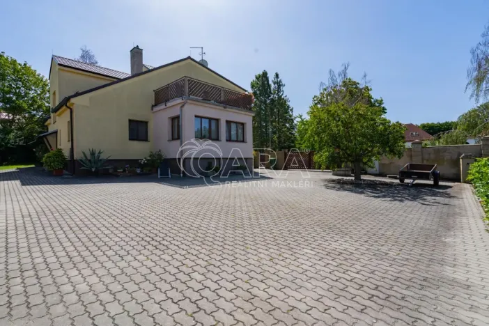 Prodej rodinného domu, Mořina, 320 m2
