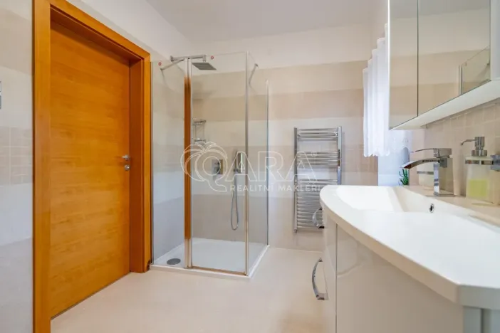 Prodej vícegeneračního domu, Mořina, 320 m2