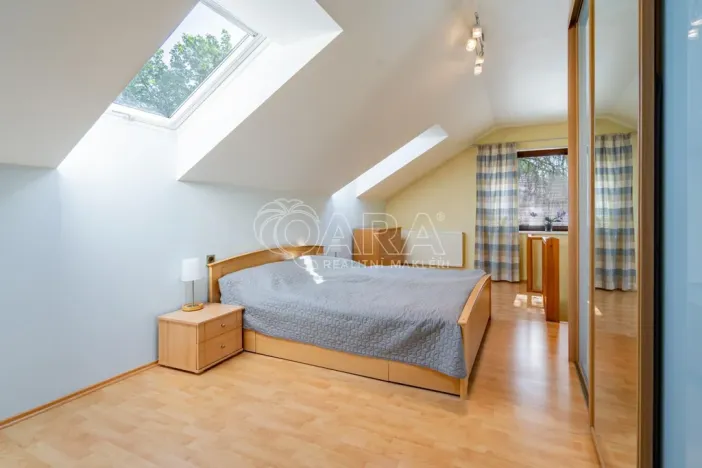 Prodej vícegeneračního domu, Mořina, 320 m2