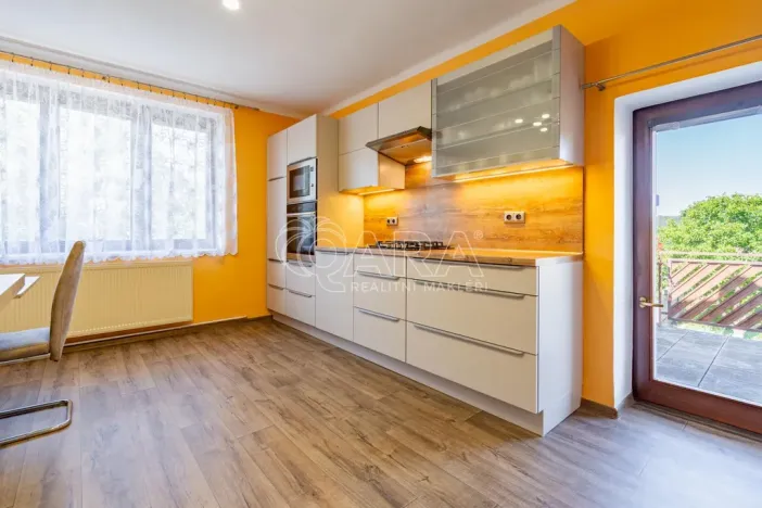 Prodej vícegeneračního domu, Mořina, 320 m2