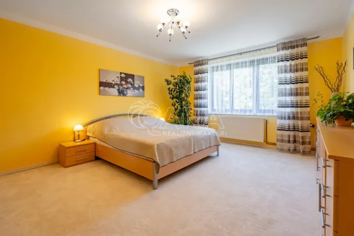 Prodej vícegeneračního domu, Mořina, 320 m2