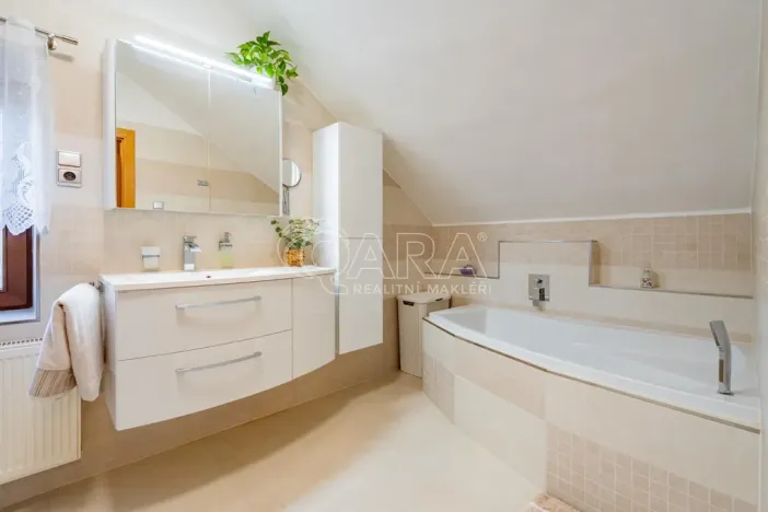 Prodej vícegeneračního domu, Mořina, 320 m2