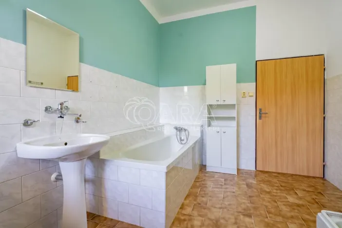 Prodej vícegeneračního domu, Mořina, 320 m2