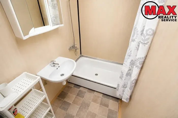 Pronájem bytu 1+kk, Praha - Háje, Schulhoffova, 29 m2