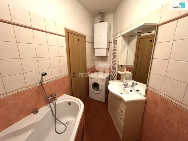 Pronájem bytu 1+kk, Praha - Vysočany, Kolbenova, 43 m2