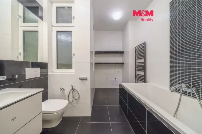 Prodej bytu 4+1, Karlovy Vary - Stará Role, Závodu míru, 99 m2