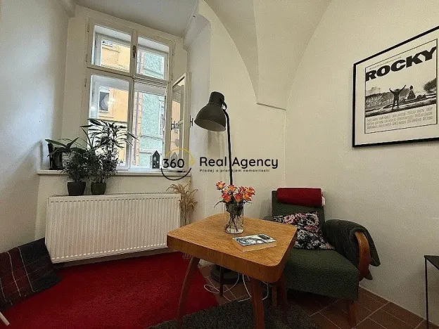 Pronájem bytu 1+1, Praha - Malá Strana, Šporkova, 44 m2