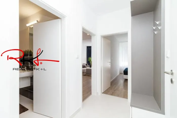 Prodej bytu 1+kk, Praha, Drnovská, 37 m2
