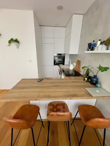 Pronájem bytu 2+kk, Praha - Vinohrady, Perucká, 35 m2