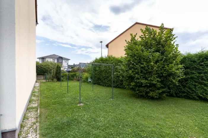 Pronájem bytu 2+kk, Praha - Újezd nad Lesy, Velebného, 57 m2