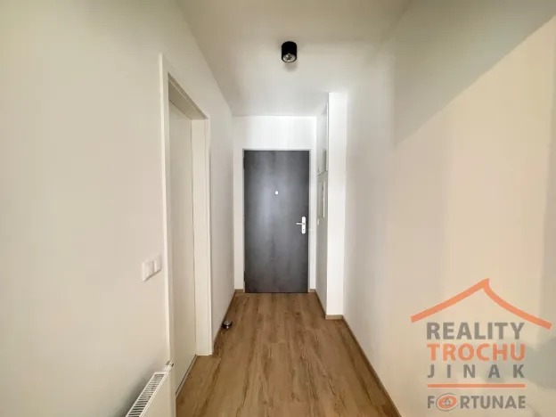 Pronájem bytu 1+kk, Hradec Králové, Pod Zámečkem, 28 m2