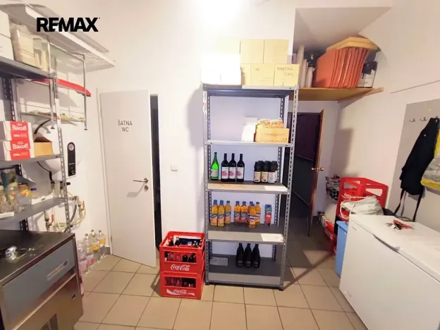 Pronájem obchodního prostoru, Jeseník, Masarykovo nám., 81 m2