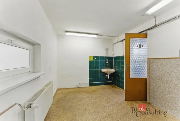 Pronájem výrobních prostor, Hradec Králové - Slezské Předměstí, Výrobní, 1059 m2