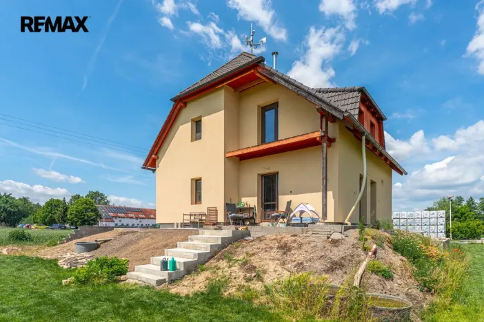 Prodej rodinného domu, Sezemice - Veská, 107 m2