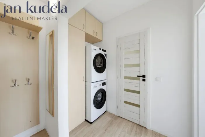 Pronájem bytu 2+kk, Brno, Bzenecká, 39 m2