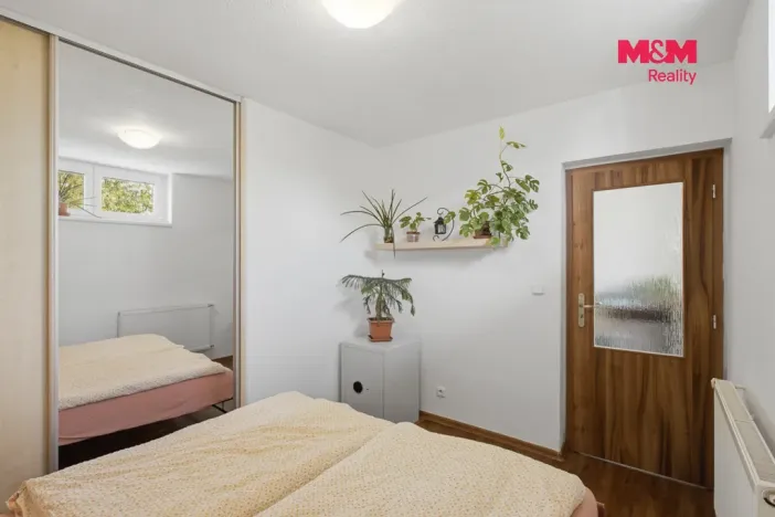 Prodej bytu 3+1, Kněževes, Štrosova, 55 m2