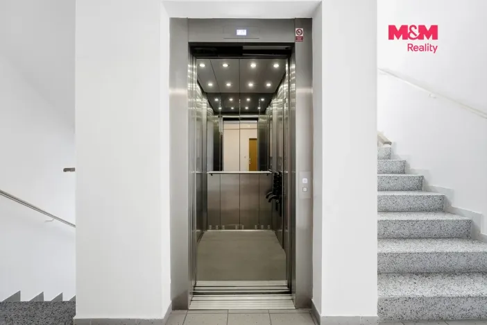 Prodej bytu 2+kk, Praha, Na břehu, 56 m2