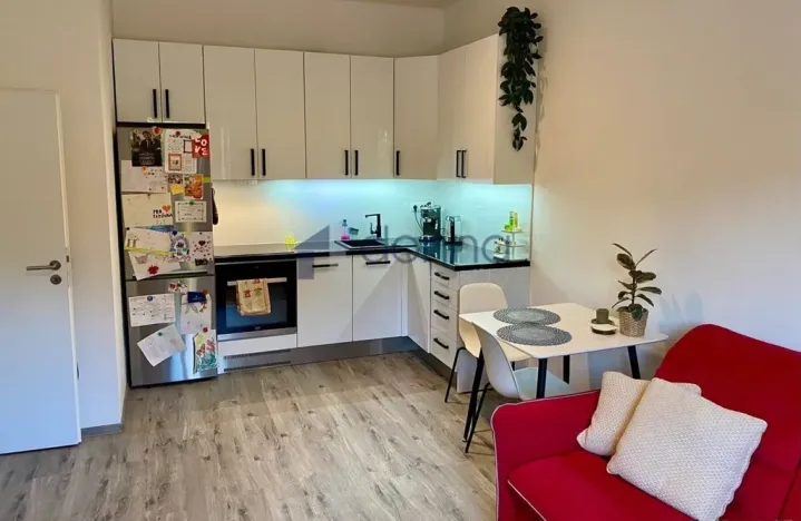 Pronájem bytu 2+kk, Praha, Karlovarská, 42 m2