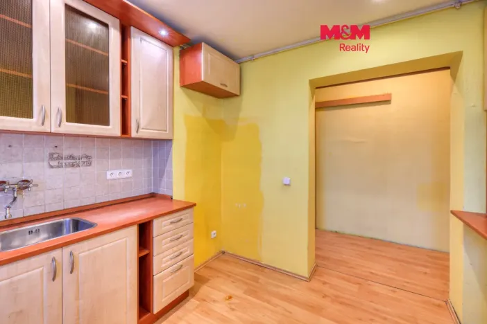 Prodej bytu 2+1, Karlovy Vary - Bohatice, Na Výšině, 45 m2