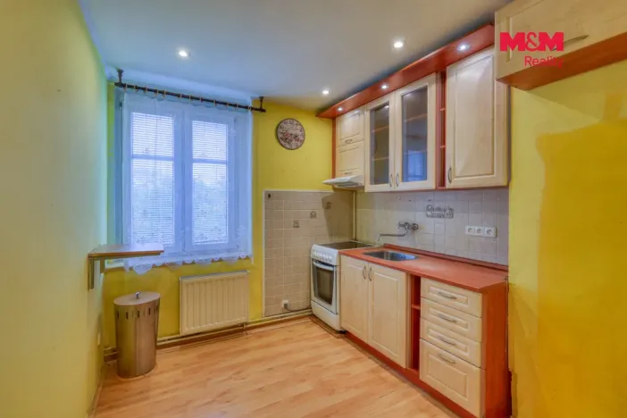 Prodej bytu 2+1, Karlovy Vary - Bohatice, Na Výšině, 45 m2