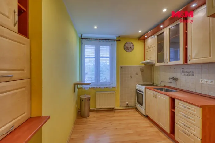 Prodej bytu 2+1, Karlovy Vary - Bohatice, Na Výšině, 45 m2