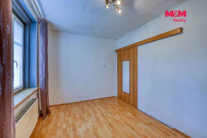Prodej bytu 2+1, Karlovy Vary - Bohatice, Na Výšině, 45 m2